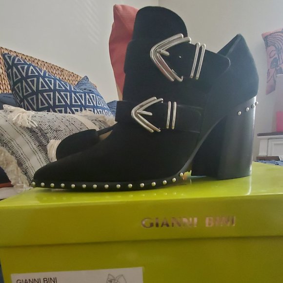 BRAND NEW- IN BOX - Picture 2 of 3